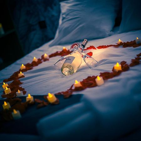 Love Room Du Mont D'Or - Baignoire Spa - Minibar Offert Marsiglia Esterno foto