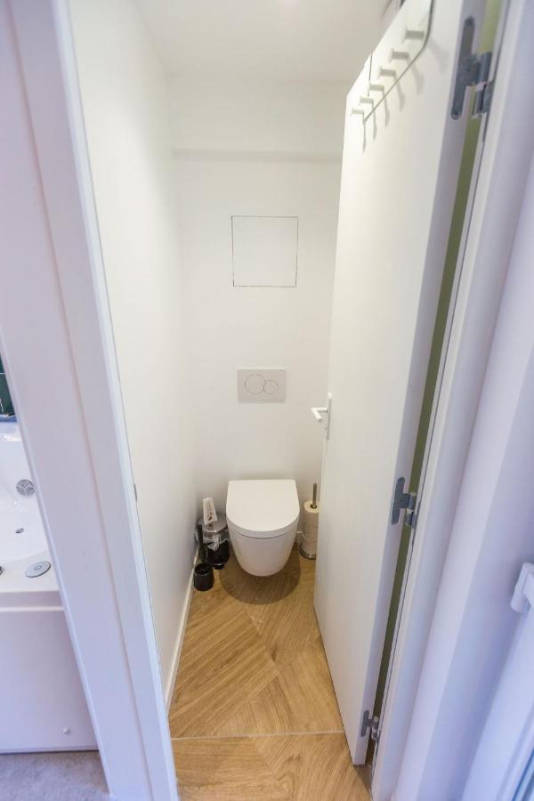 Love Room Du Mont D'Or - Baignoire Spa - Minibar Offert Marsiglia Esterno foto