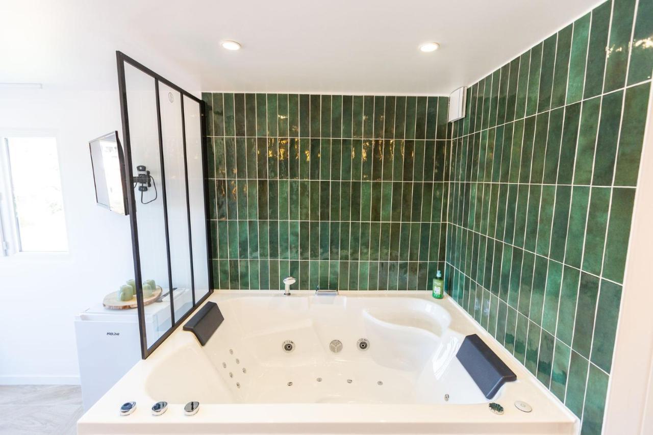 Love Room Du Mont D'Or - Baignoire Spa - Minibar Offert Marsiglia Esterno foto