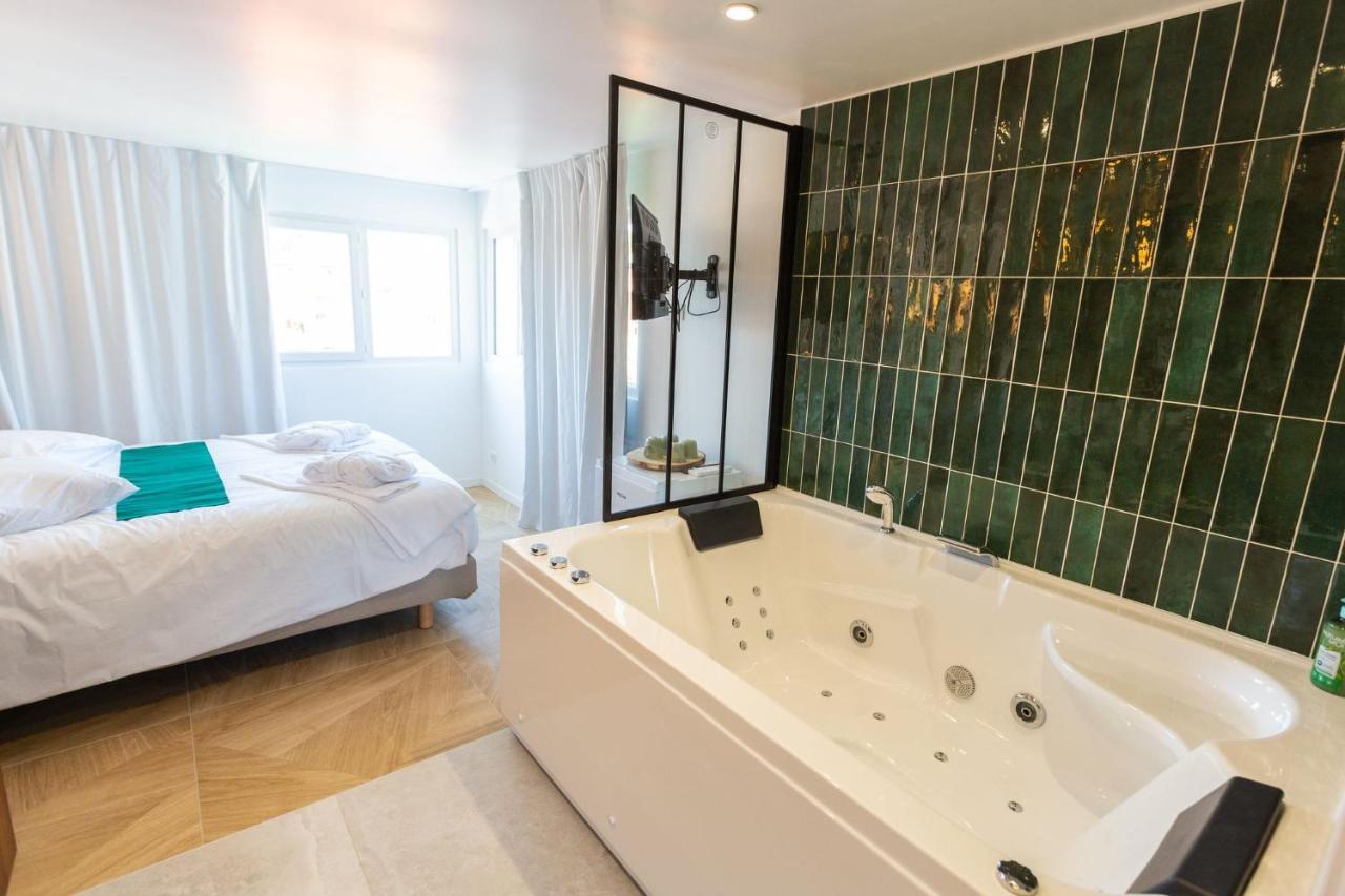 Love Room Du Mont D'Or - Baignoire Spa - Minibar Offert Marsiglia Esterno foto