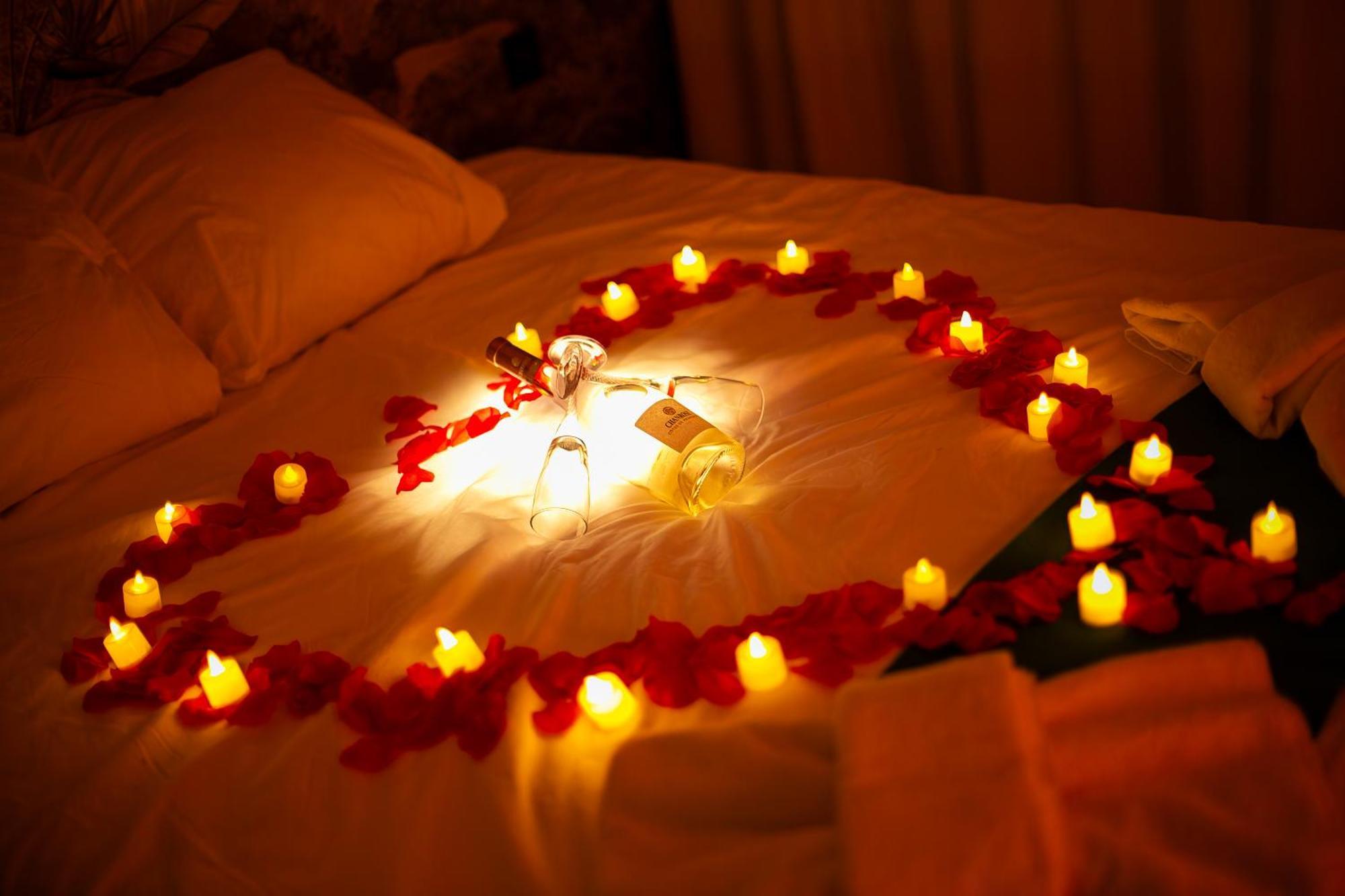Love Room Du Mont D'Or - Baignoire Spa - Minibar Offert Marsiglia Esterno foto