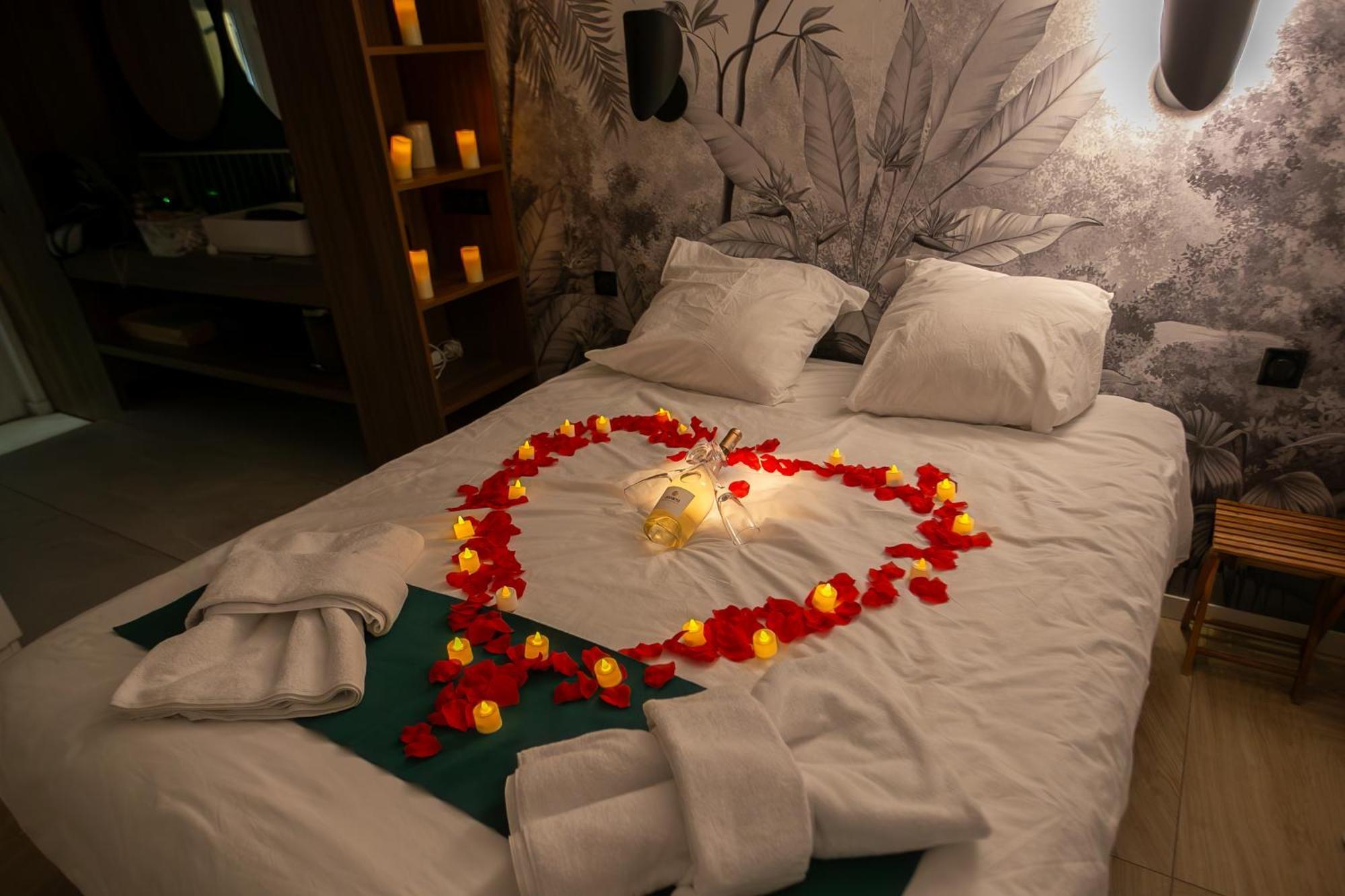 Love Room Du Mont D'Or - Baignoire Spa - Minibar Offert Marsiglia Esterno foto